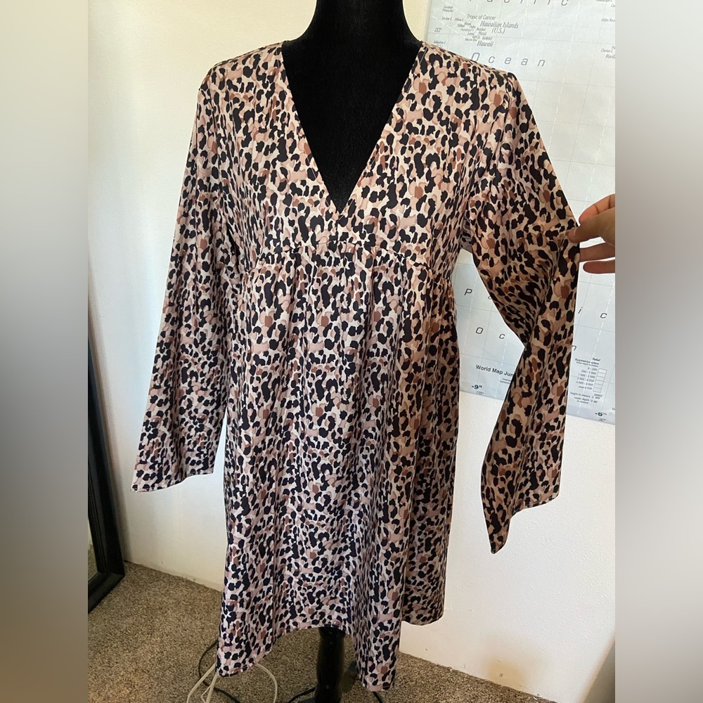 No name, no brand size large cheetah, print animal print